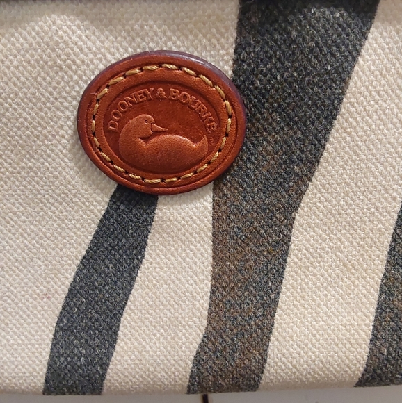 Dooney & Burke zebra small clutch - Picture 5 of 6
